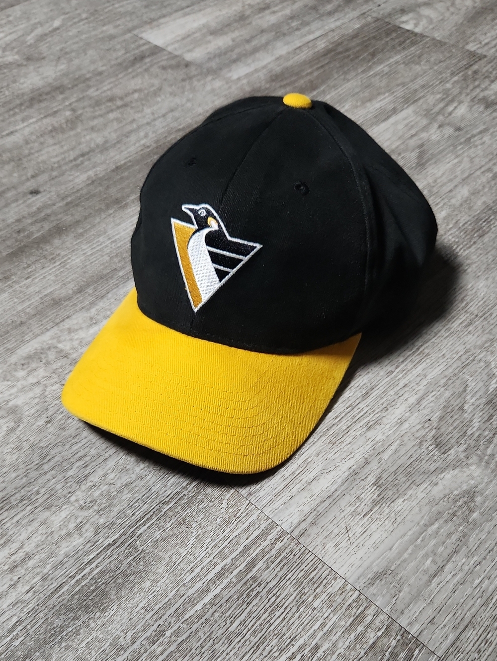 Vintage STARTER Pittsburgh Penguins Snapback Hat